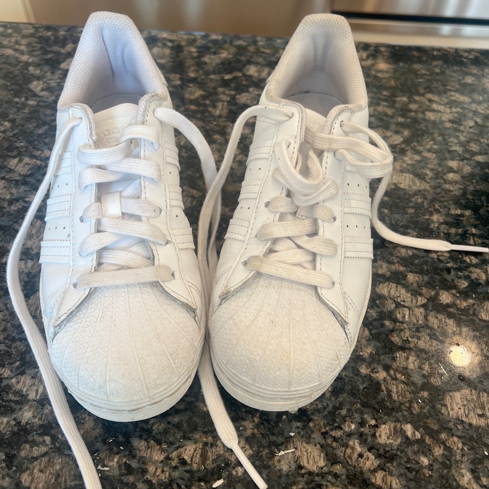 Adidas superstar size 6 women’s/youth